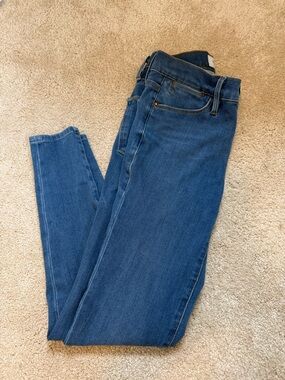 Frame Denim Le Skinny Jeans in Mid Blue Wash